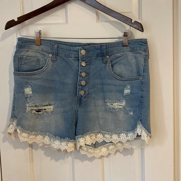 Mossimo high rise ripped Jean shorts with lace trim details. Size 14/32 - Picture 1 of 3